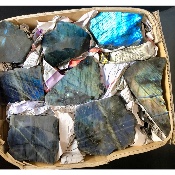 LABRADORITE UNE FACE POLIE Carton de 1,9 Kg