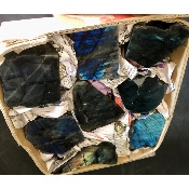 LABRADORITE UNE FACE POLIE Carton de 1,9 Kg